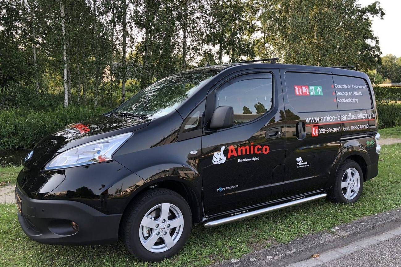 Servicebus van Amico Brandbeveiliging, een van de acht bedrijven in de groep